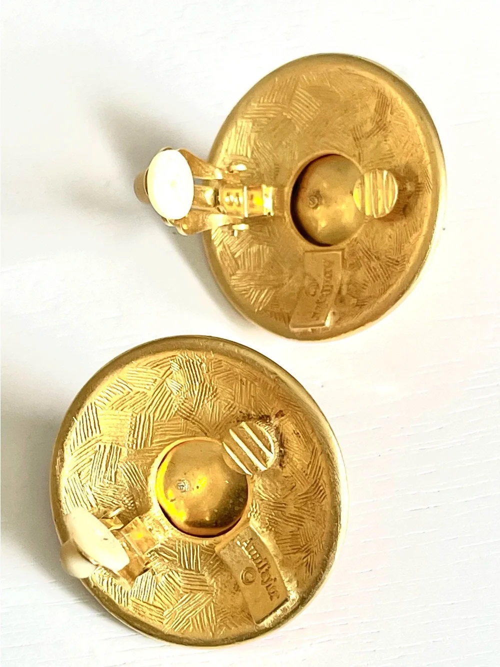 Ann Taylor Vintage Red & Gold Star Clip Earrings Enamel Round Nautical 1980s EUC